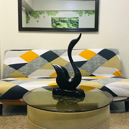 One Palm Tree Villas Across Naia-T3 Манила Екстериор снимка