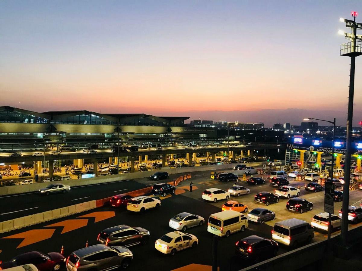 One Palm Tree Villas Across Naia-T3 Манила Екстериор снимка