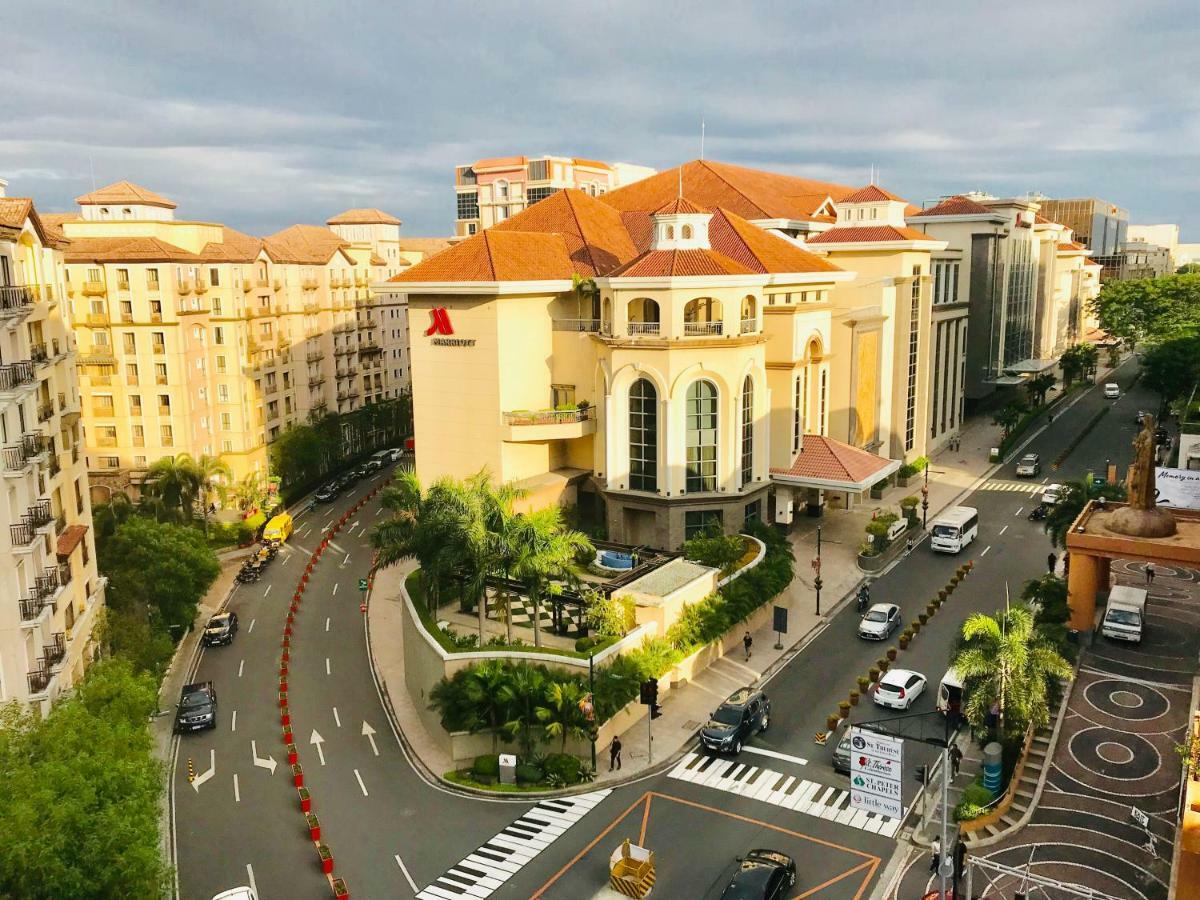 One Palm Tree Villas Across Naia-T3 Манила Екстериор снимка